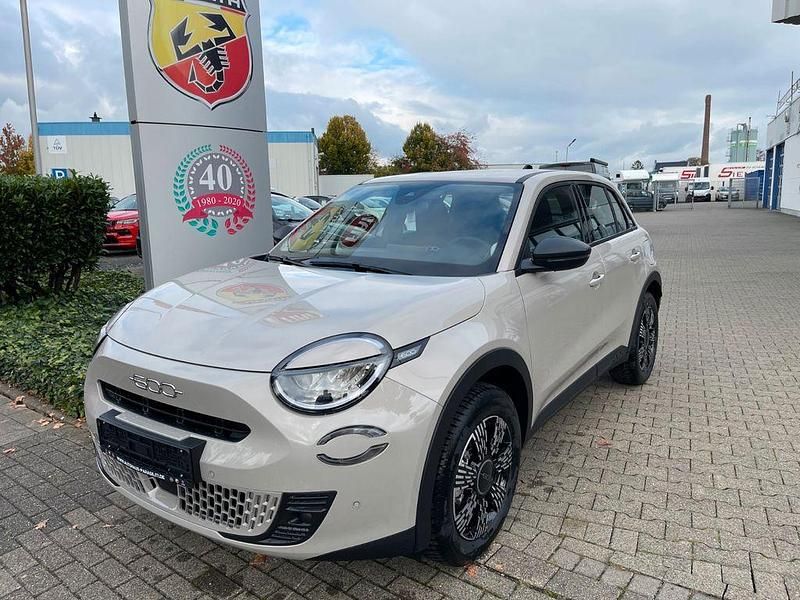 Neu Fiat 600 110 PS (80 kW) 2025 Beige Limousine