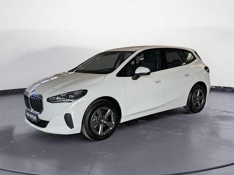Gebraucht BMW 220 Active Tourer 156 PS (114 kW) 2025 Weiß Van / Kleinbus