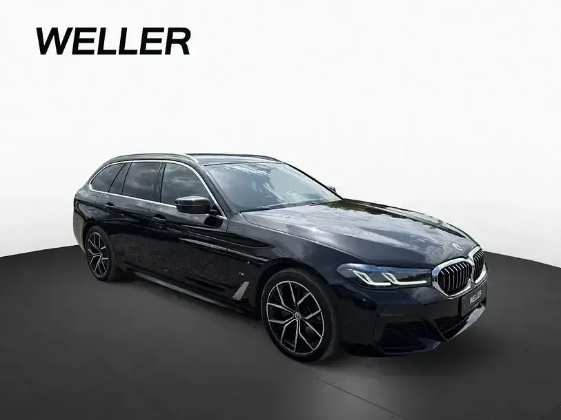Gebraucht BMW 520 M Sport 190 PS (139 kW) 2023 Black sapphire (schwarz) Kombi