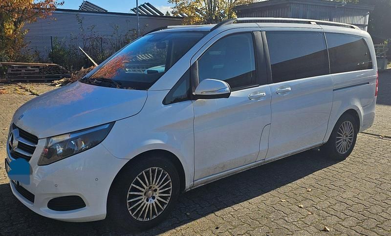 Weiß Gebraucht 2016 Mercedes V220 Van / Kleinbus | 31.200 € (Superpreis) - Bild 1/4