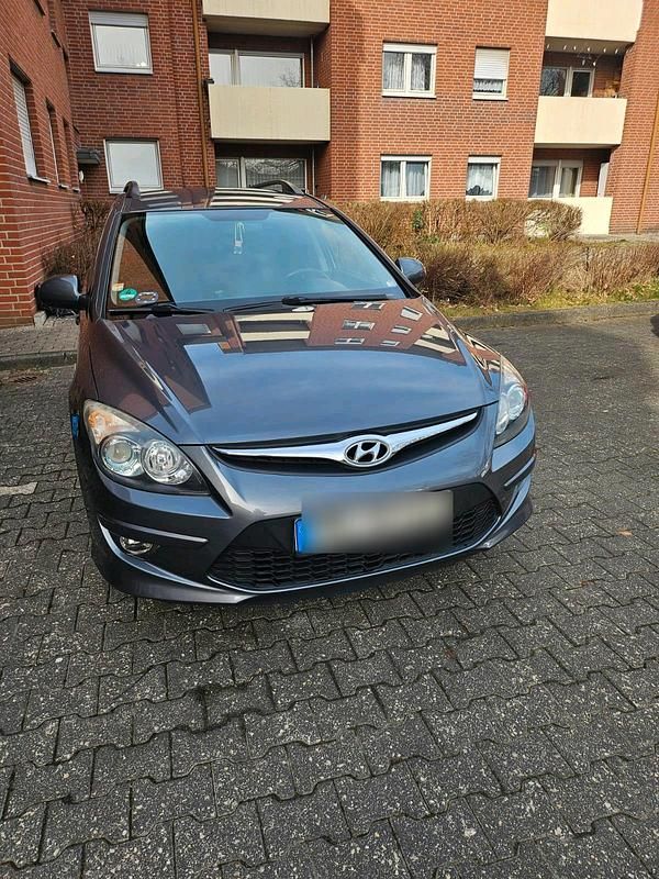 Gebraucht Hyundai i30 Edition+ 109 PS (80 kW) 2011 Grau Limousine