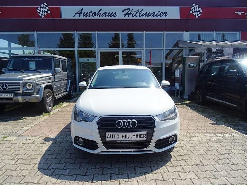 Weiß Gebraucht 2012 Audi A1 Sportback Ambition Kleinwagen | 6.888 € (Fairer Preis) - Bild 1/4