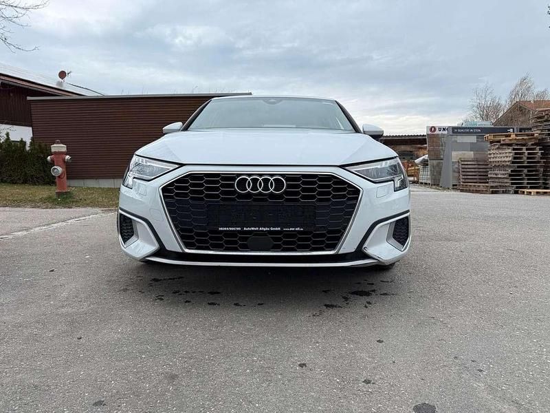 Second-hand Audi A3 Advanced 150 CP (110 kW) 2022 Alb Berlinǎ