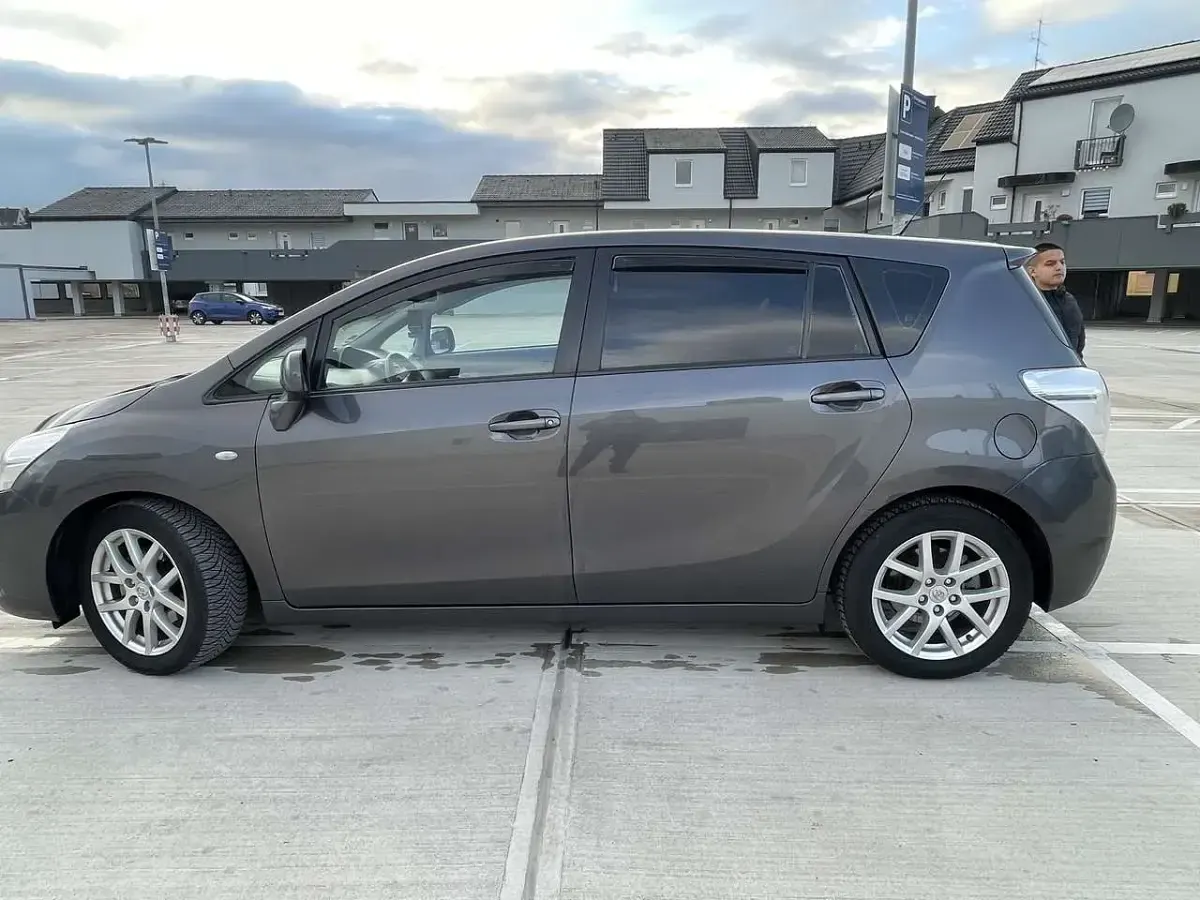 Gebraucht Toyota Verso Multidrive S 147 PS (108 kW) 2009 Van / Kleinbus