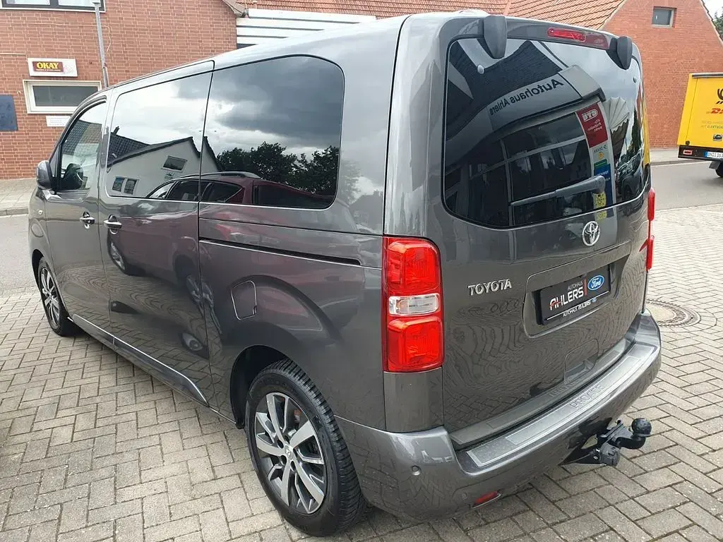 Gebraucht Toyota Proace Verso Executive 177 PS (130 kW) 2018 Grau Kombi