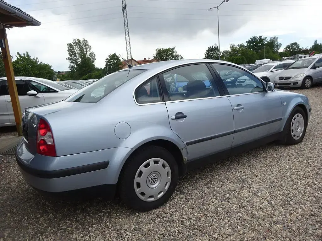 Gebraucht VW Passat Comfortline 116 PS (85 kW) 2001 Blau Limousine
