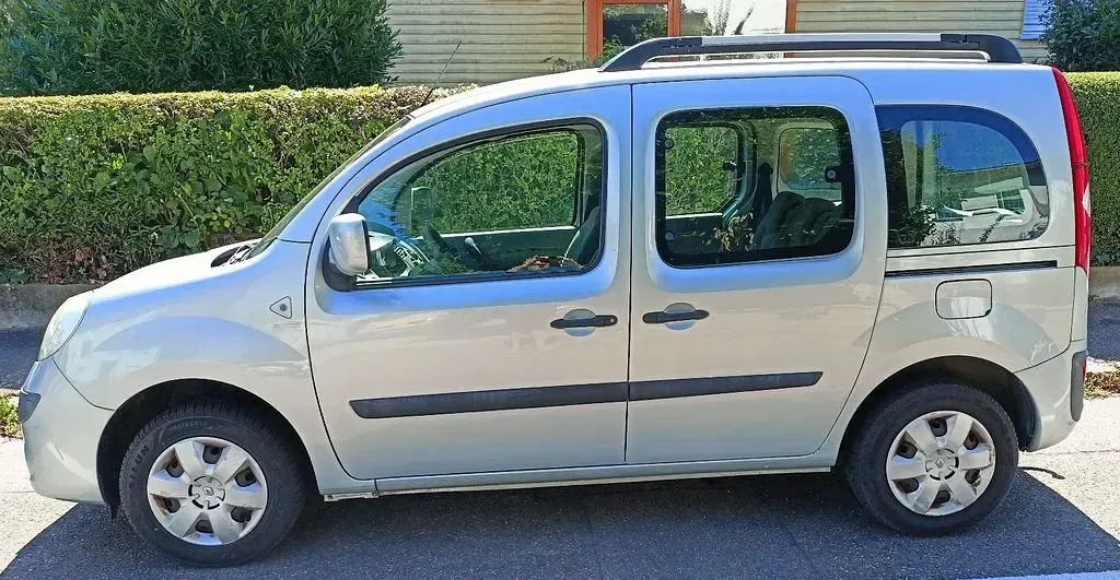 Gebraucht Renault Kangoo Expression 106 PS (77 kW) 2009 Silber Van / Kleinbus