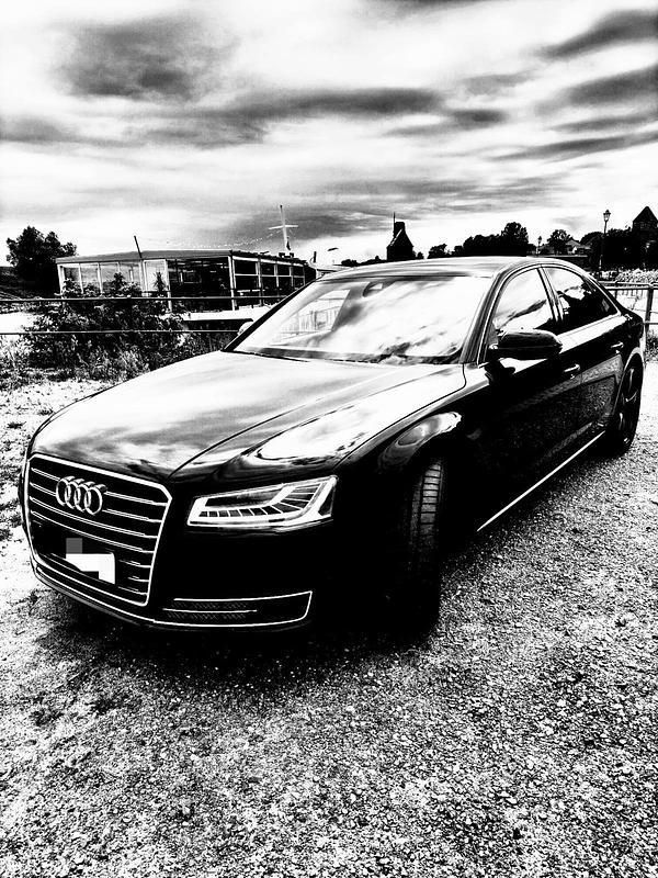 Schwarz Gebraucht 2014 Audi A8 Comfort Limousine | 33.500 € (Etwas zu teuer) - Bild 1/4