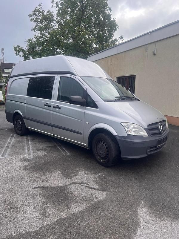 Silber Gebraucht 2014 Mercedes Vito Van / Kleinbus | 12.800 € - Bild 1/4
