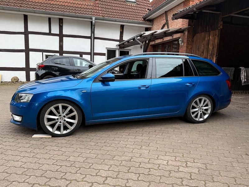 Gebraucht Skoda Octavia 150 PS (110 kW) 2016 Blau Kleinwagen