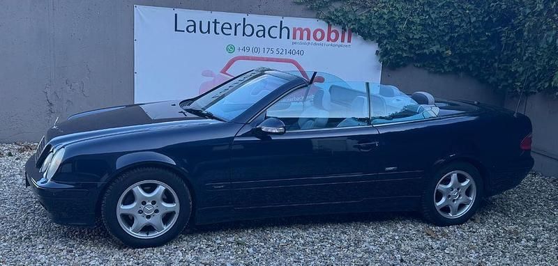 Blau Gebraucht 2002 Mercedes CLK200 Avantgarde Cabrio | 5.555 € (Fairer Preis) - Bild 1/4