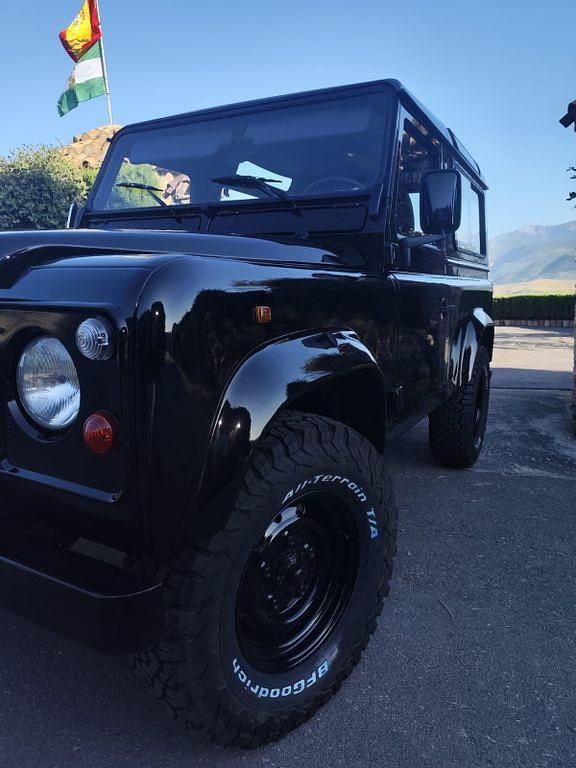 Schwarz Gebraucht 1998 Land Rover Defender SUV | 25.900 € (Guter Preis) - Bild 1/4