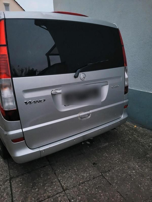 Silber Gebraucht 2006 Mercedes Viano Van / Kleinbus | 6.500 € - Bild 1/4
