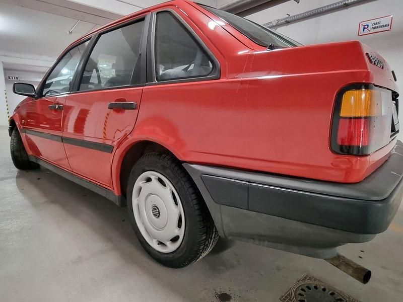 Gebraucht Volvo 440 90 PS (66 kW) 1992 Rot Kleinwagen