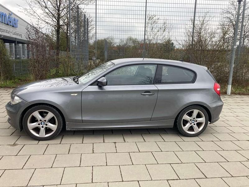 Gebraucht BMW 116 122 PS (89 kW) 2011 Grau Kleinwagen