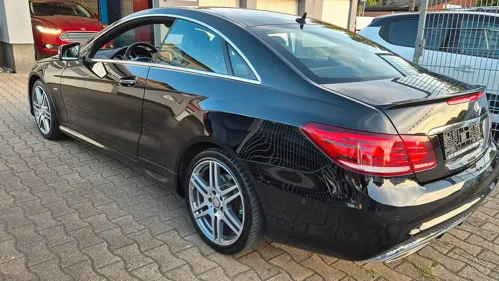 Gebraucht Mercedes E350 Avantgarde 258 PS (189 kW) 2016 Schwarz  unilack Coupé