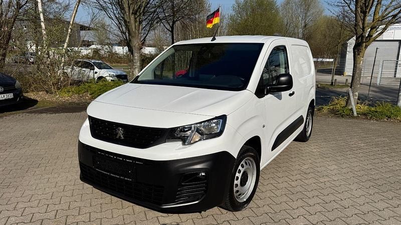 Gebraucht Peugeot Partner Premium 102 PS (75 kW) 2021 Weiß Van / Kleinbus