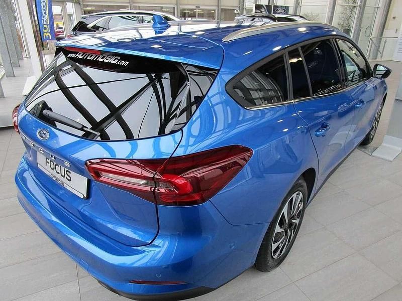 Gebraucht Ford Focus Titanium 125 PS (91 kW) 2024 Blau Kombi