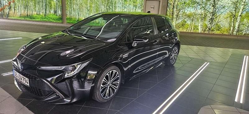 Schwarz Gebraucht 2021 Toyota Corolla Limousine | 18.500 € (Superpreis) - Bild 1/4