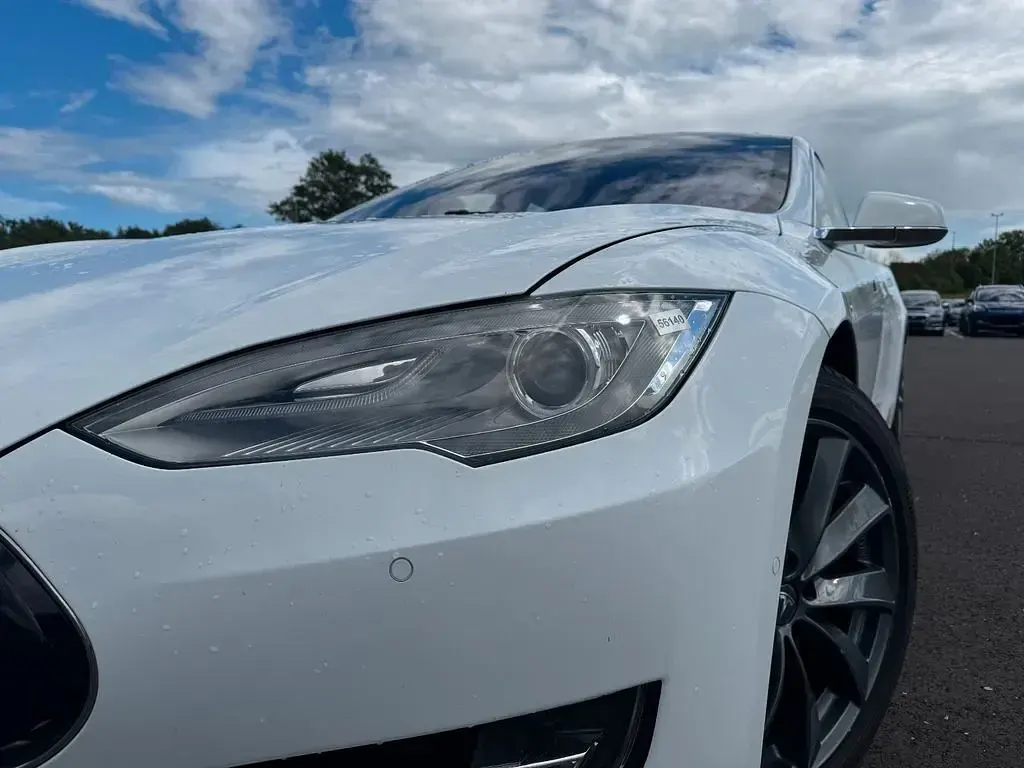 Gebraucht Tesla Model S 244 kW (332 PS) 2015 Weiß Kleinwagen