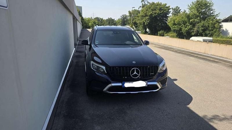 Blau Gebraucht 2017 Mercedes GLC250 SUV | 26.900 € (Guter Preis) - Bild 1/4