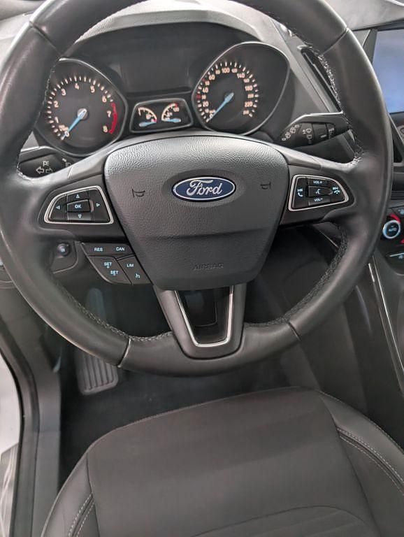 Gebraucht Ford Kuga Titanium 175 PS (128 kW) 2019 Weiß SUV
