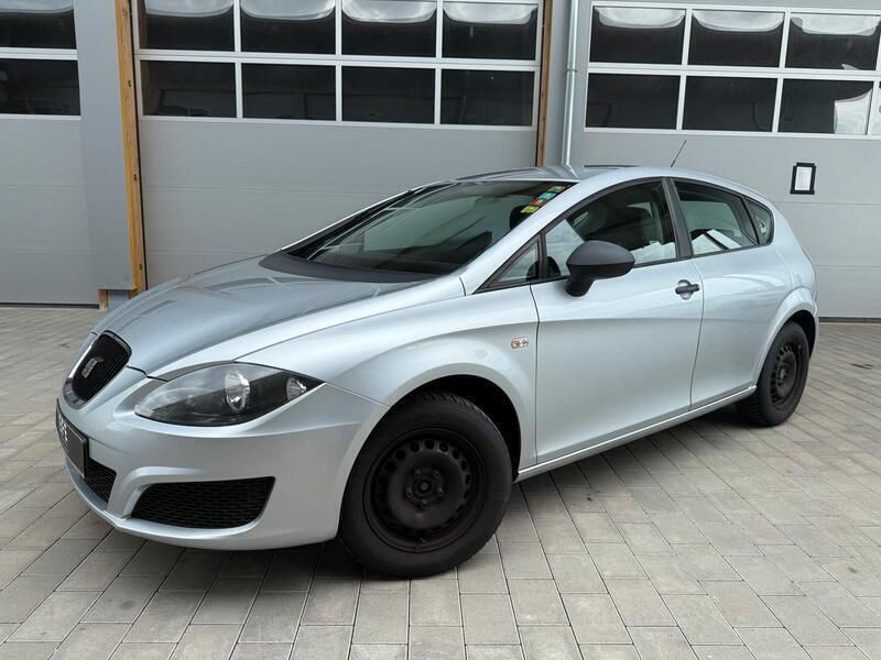 Silber Gebraucht 2010 Seat Leon Limousine | 2.499 € (Guter Preis) - Bild 1/4