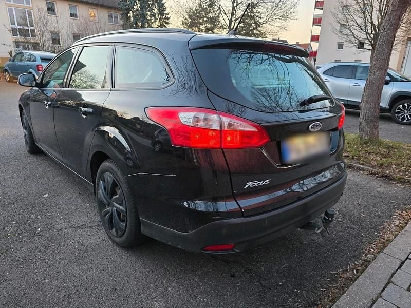 Gebraucht Ford Focus 125 PS (91 kW) 2014 Schwarz Kombi