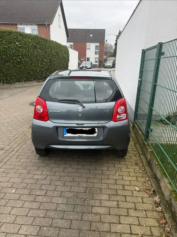 Gebraucht Suzuki Alto 68 PS (50 kW) 2011 Grau Kleinwagen