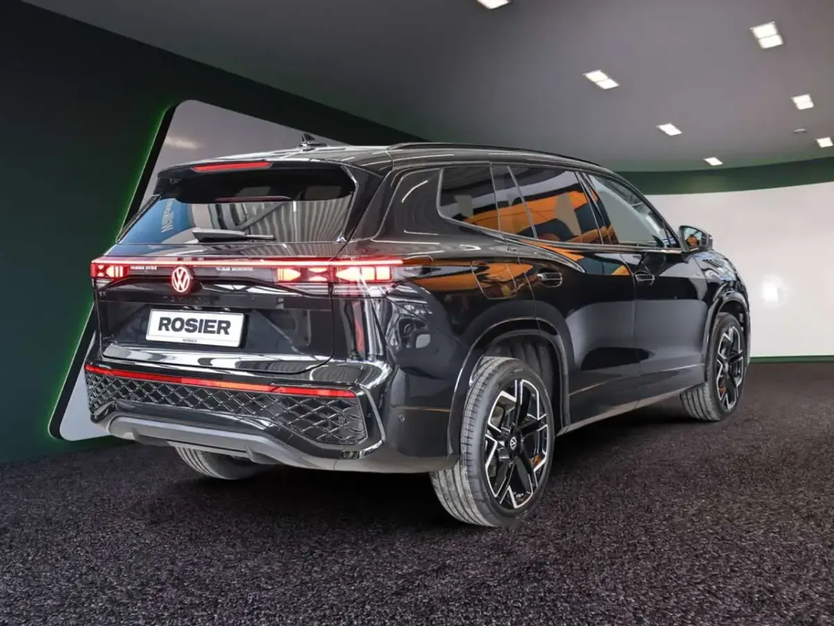 Gebraucht VW Tayron R-line 193 PS (141 kW) 2026 Schwarz / grenadillschwarz SUV