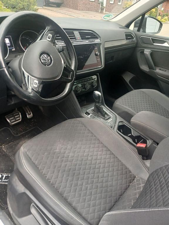 Grau Gebraucht 2018 VW Tiguan Join SUV | 17.800 € (Guter Preis) - Bild 1/4
