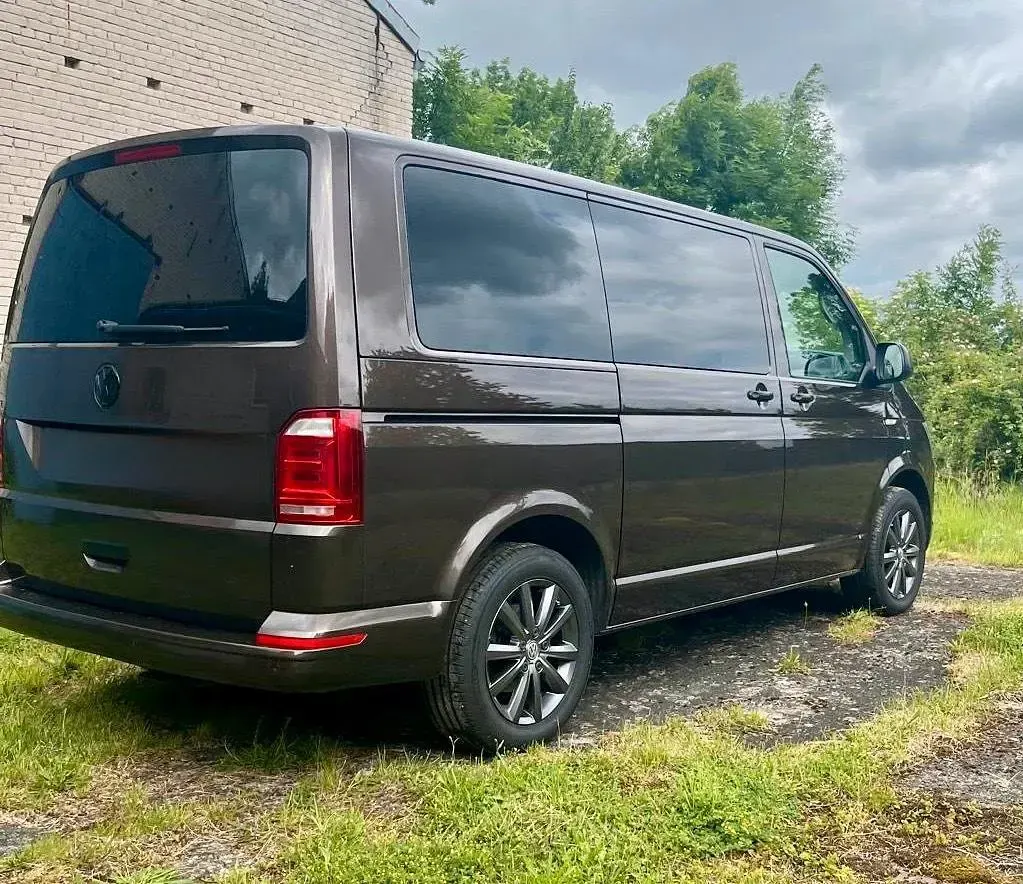 Gebraucht VW Multivan 150 PS (110 kW) 2019 Braun Van / Kleinbus