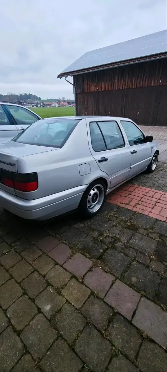 Gebraucht VW Vento 90 PS (66 kW) 1996 Silber Limousine