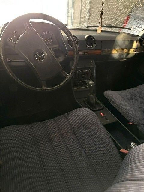 Gebraucht Mercedes 200 111 PS (81 kW) 1981 Weiß Limousine