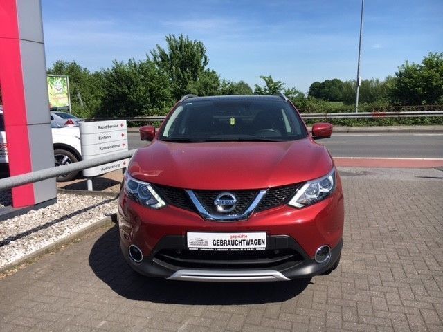Gebraucht Nissan Qashqai 360º 116 PS (85 kW) 2016 Rot metallic SUV
