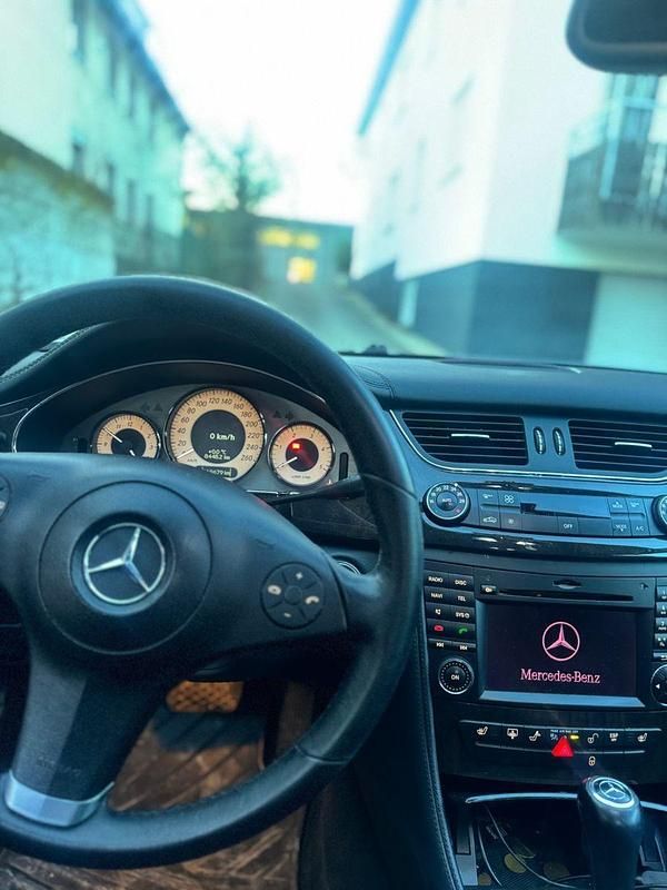 Gebraucht Mercedes CLS320 224 PS (164 kW) 2009 Silber Coupé