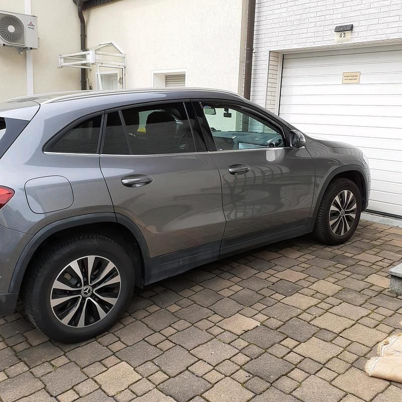 Gebraucht Mercedes GLA250 160 PS (117 kW) 2021 Grau SUV