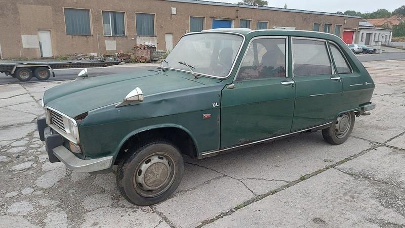 Grün Gebraucht 1970 Renault R6 Limousine | 400 € - Bild 1/4