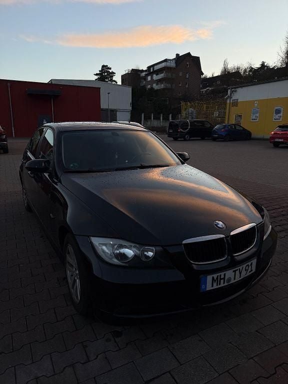 Gebraucht BMW 318 143 PS (105 kW) 2007 Schwarz Limousine