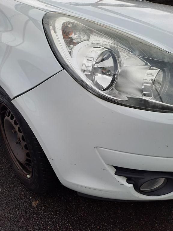 Gebraucht Opel Corsa Sport 101 PS (74 kW) 2010 Weiß Kleinwagen