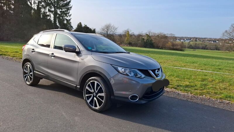 Grau Gebraucht 2014 Nissan Qashqai Tekna SUV | 11.500 € (Fairer Preis) - Bild 1/4