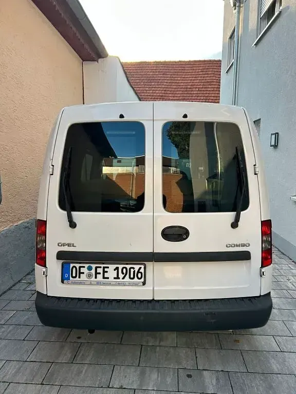 Używany Opel Combo 90 KM (66 kW) 2010 Minivan