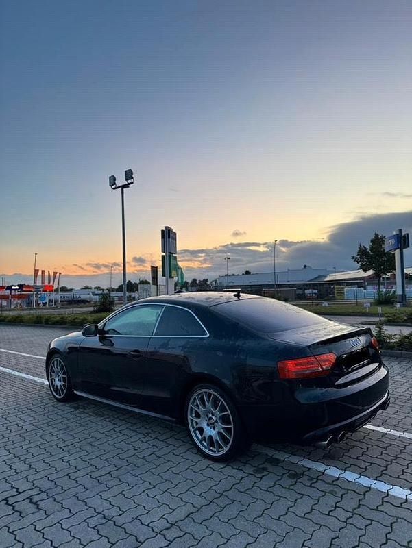 Second-hand Audi A5 Design 211 CP (155 kW) 2009 Negru Coupe