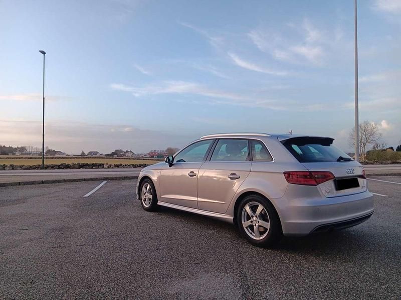Gebraucht Audi A3 Ambiente 110 PS (80 kW) 2015 Silber Kombi
