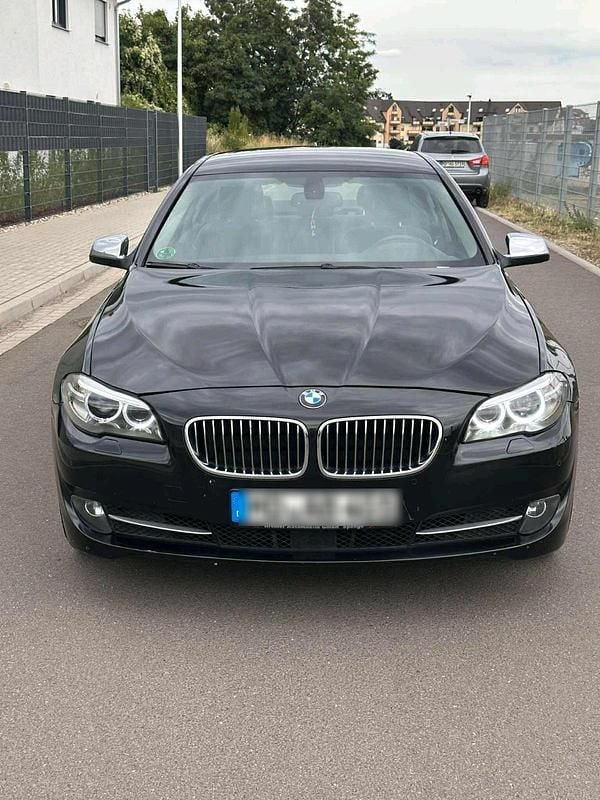 Schwarz Gebraucht 2010 BMW 530 Limousine | 9.300 € (Guter Preis) - Bild 1/4