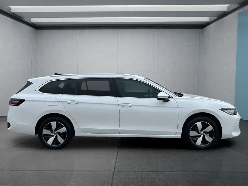 Neu VW Passat 150 PS (110 kW) 2026 Weiß Kombi