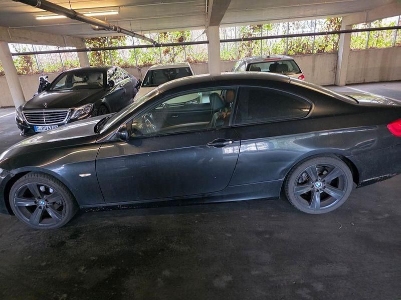 Gebraucht BMW 318 Sport Line 143 PS (105 kW) 2010 Schwarz Coupé