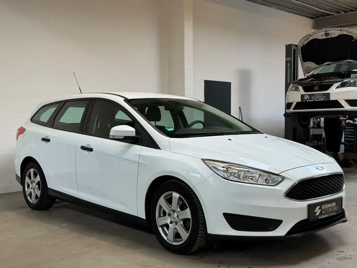 Gebraucht Ford Focus Ambiente 103 PS (75 kW) 2015 Weiß Kombi