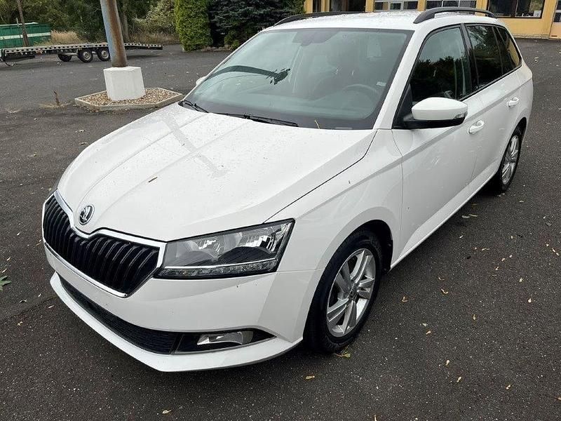 Weiß Gebraucht 2021 Skoda Fabia Ambition Kombi | 11.899 € (Guter Preis) - Bild 1/4