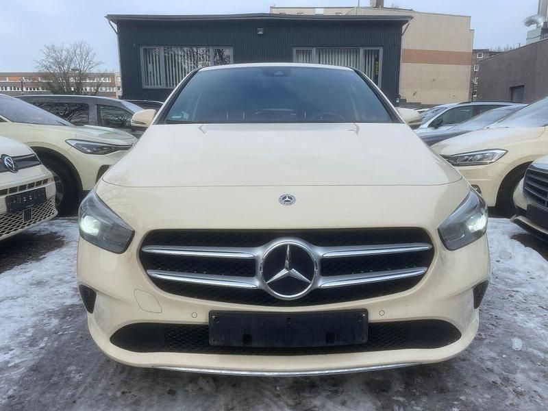 Gebraucht Mercedes B200 150 PS (110 kW) 2022 Beige Van / Kleinbus